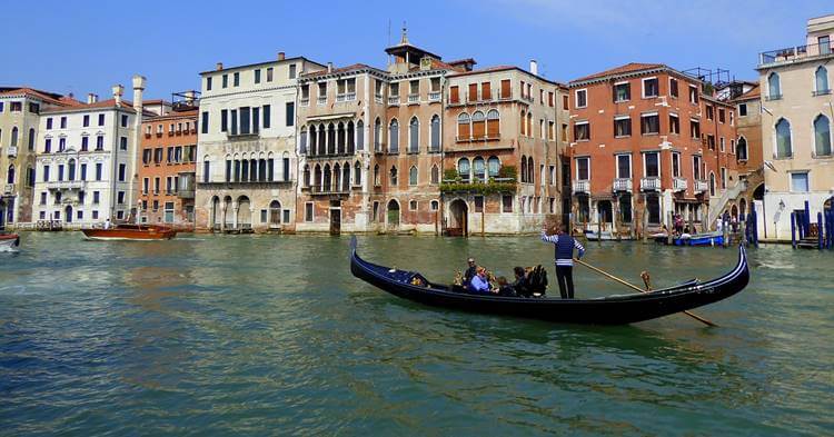 gondola u Veneciji