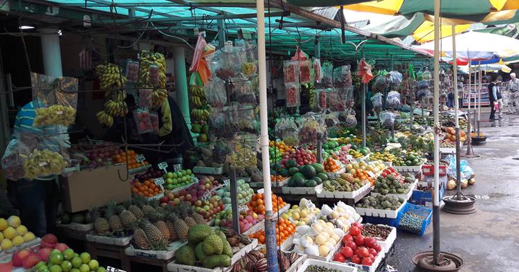 Voce i povrce na pijaci