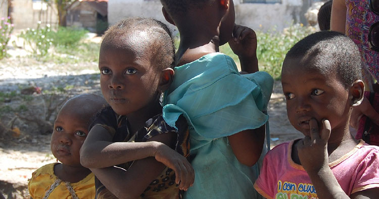 Zanzibar deca i lokalno stanovništvo