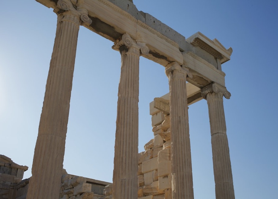 Kameni stubovi Akropolja u Grčkoj