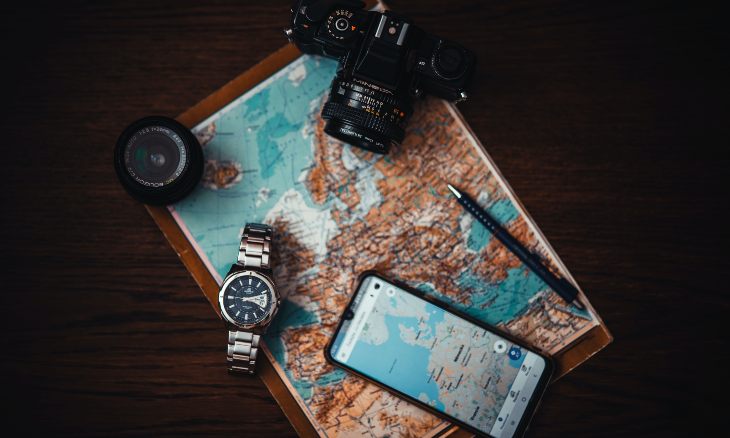 Telefon, mapa i fotoaparat