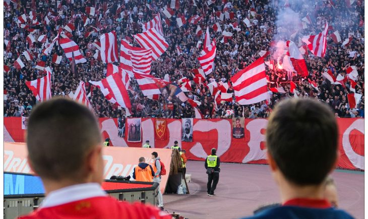 Pune tribine na stadionu Crvene Zvezde